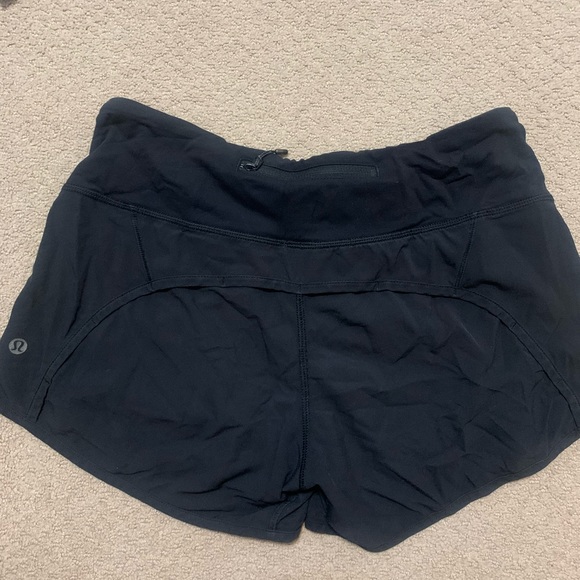 Lululemon speed up shorts 2.5” - Picture 2 of 3